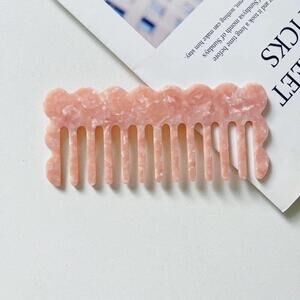 Wavy Style Hair Comb in Pink